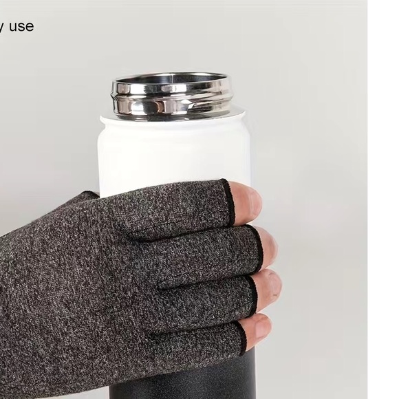 🧤Restocked compression gloves 🧤 - Picture 9 of 9